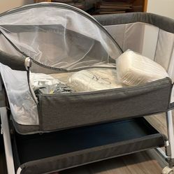 $40 MUST GO NOW Bassinet/diapers 