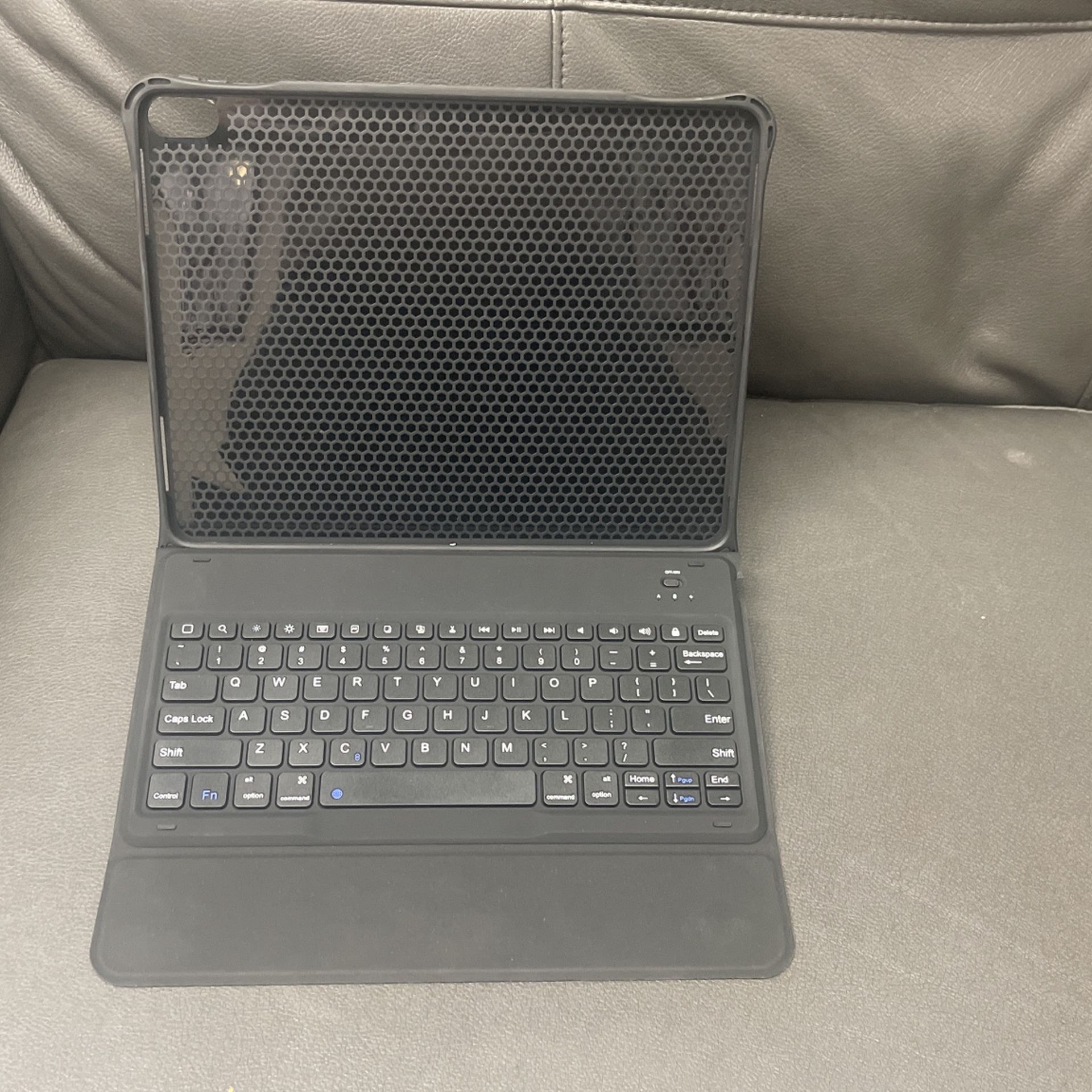 iPad Pro 2018/ Ipad Air3th Gen Omoton Case And Keyboard With Pencil Holder