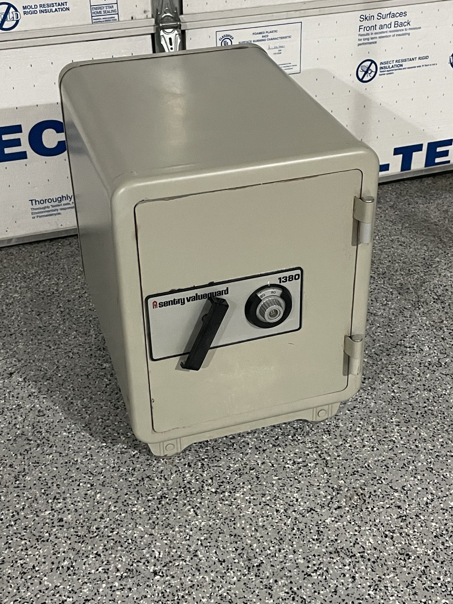 Sentry Valueguard 1380 Combination Safe