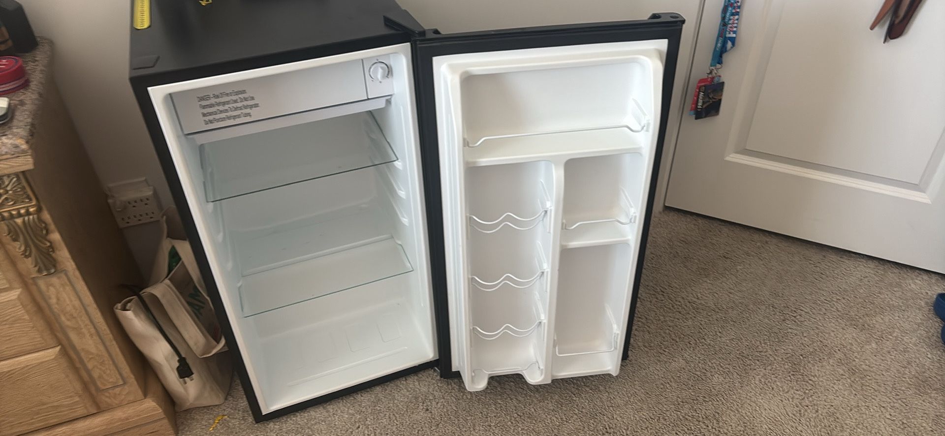 GALANZ mini fridge