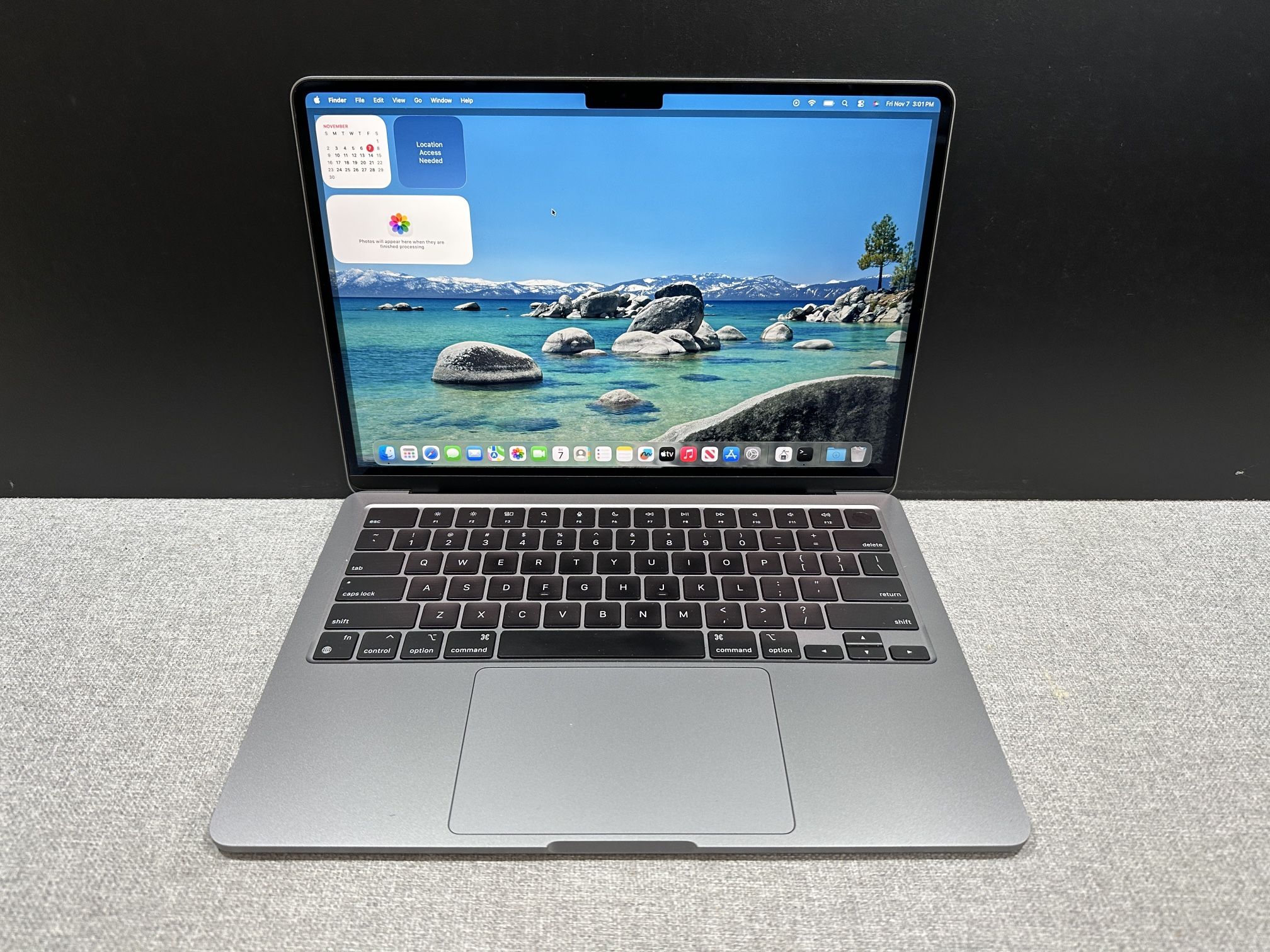 Apple MacBook Air 13" Laptop MLXW3LL/A Gray 2022 M2 8GB 256GB SSD