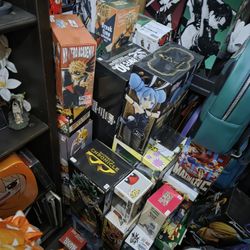 Anime Figures / Magazines 