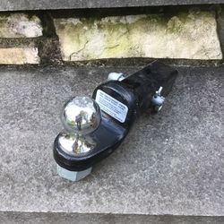 Trailer hitch , ball and pin