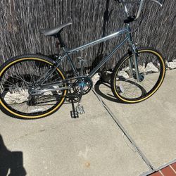 24” SCHWINN PREDATOR VINTAGE INSPIRED BMX 