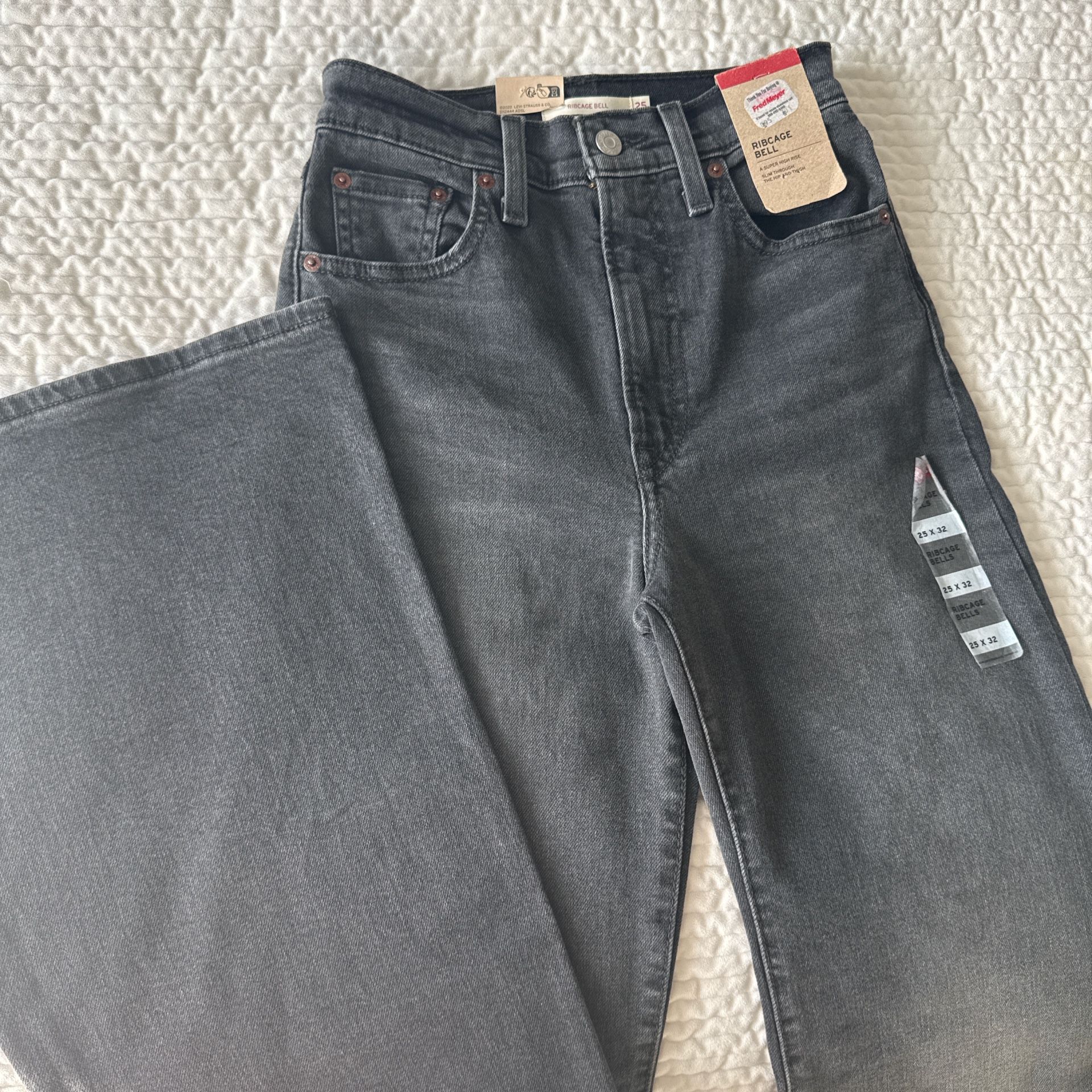 Levi’s Ribcage Bell Jeans
