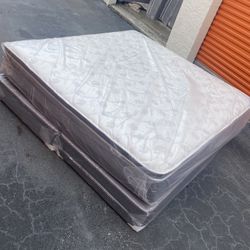 NEW KING SIZE MATTRESS SET AND BOX SPRING-2pcs 