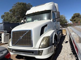 2004 Volvo VNL