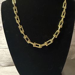 Chunky Gold Tone Necklace 