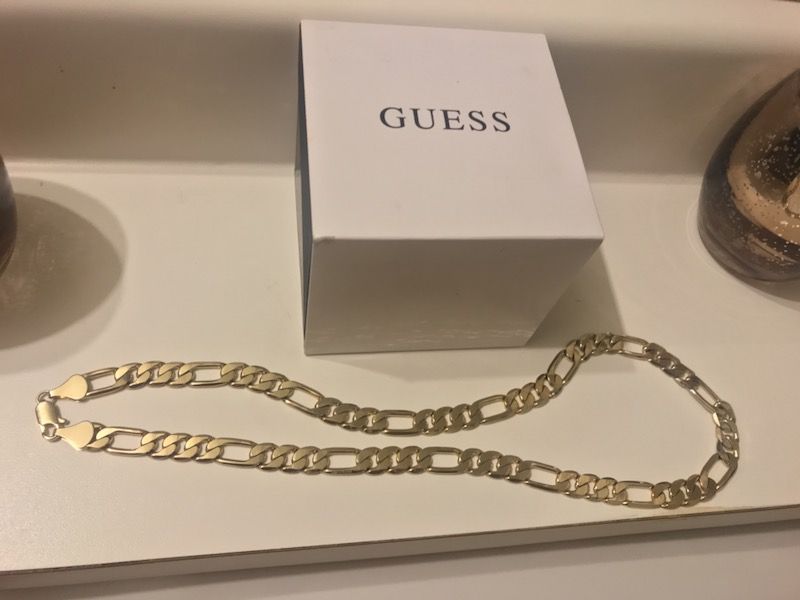 Guess watch plus gold plated chain