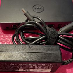 Adele D 3100 display link 4K USB 3. 0 UHD docking station with 65 W power adapter.