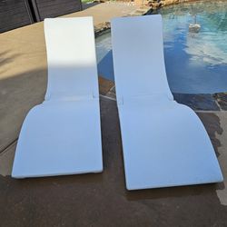 2 Floating Pool Lounge Chairs