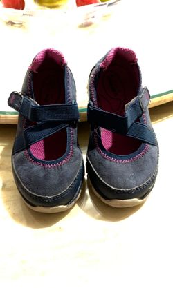 Baby’s shoes