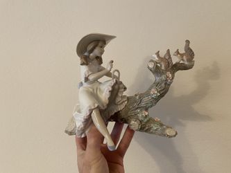 Lliadro Girl Figurine on Tree trunk with flowers made in Spain collectible