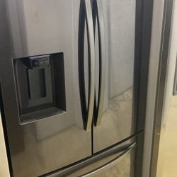 SAMSUNG RF27TSG 27 cu. ft. French Door Refrigerator F8