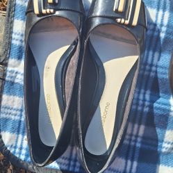 LIZ CLAIBORNE FLATS SIZE 7