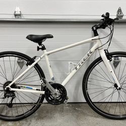 Trek FX Series 7.4 17.5” 44.5cm White