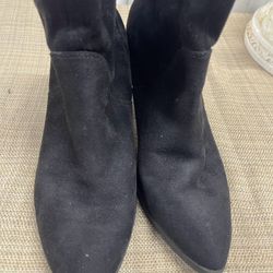 Changing rooms USA, Shop For Charity shoes