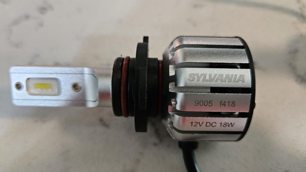 Two Sylvania 9005 LED Powersports headlights or Fog bulbs 6000k cool white light