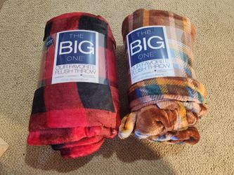 Brand New The Big Ones Plush Throws 5ft x 6 ft