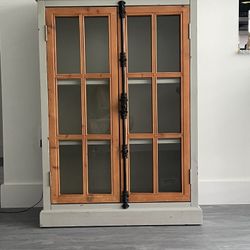 Elegant cabinet/ Elegante Vitrina