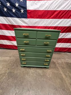 Free Delivery - Classic Refurbished Modern 5 Drawer Dresser