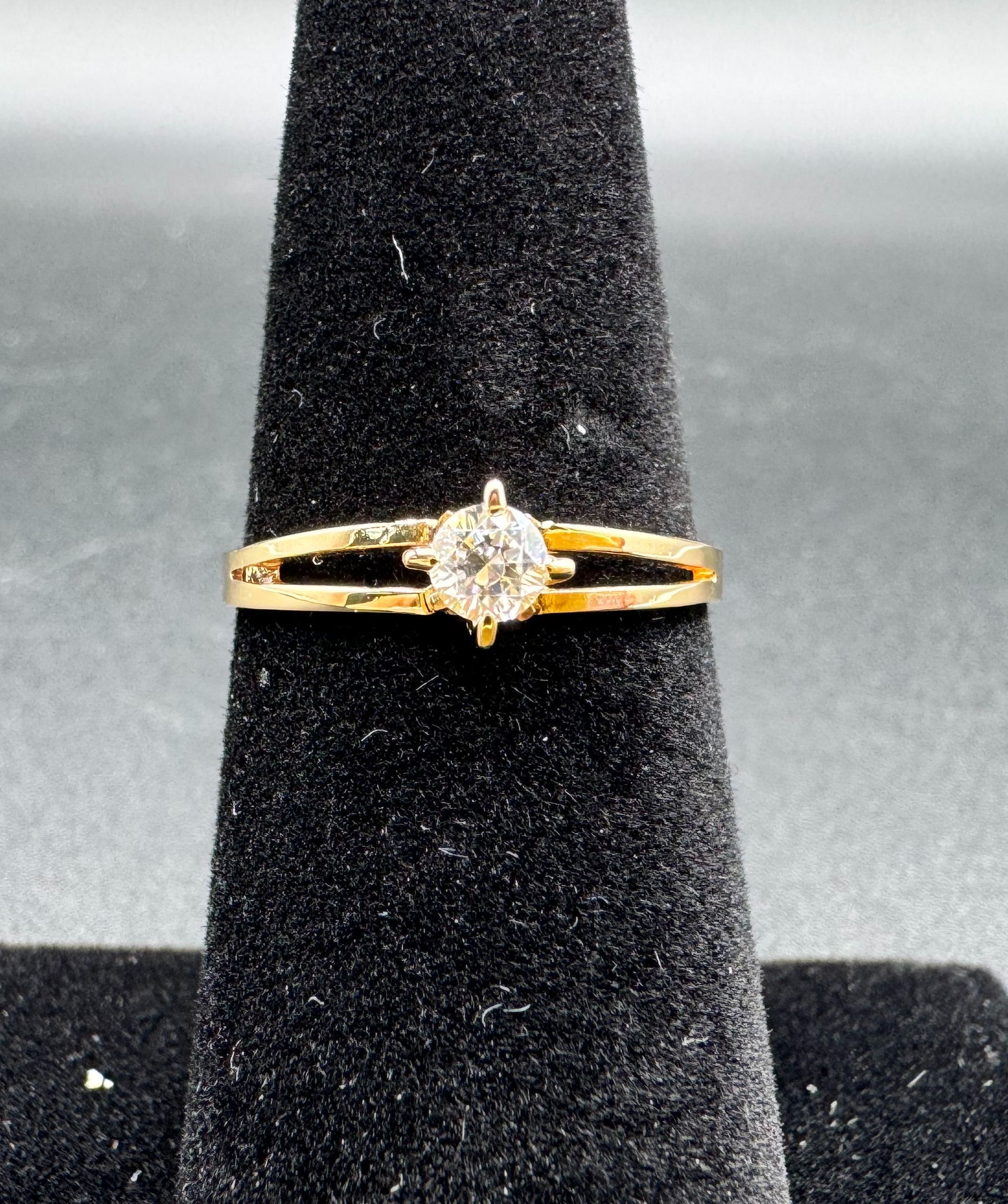 14K Yellow Gold Solitaire Ring with Clear Stone β 1.50g,
