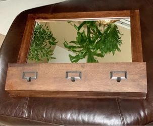 Wood Wall Mirror With Hanging Spaces (19x23)