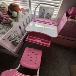children's desk with chair and lamp 