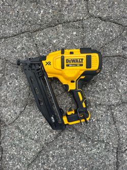 20V MAX XR Lithium-Ion Electric Cordless 16-Gauge Angled Finishing Nailer (Tool Only)