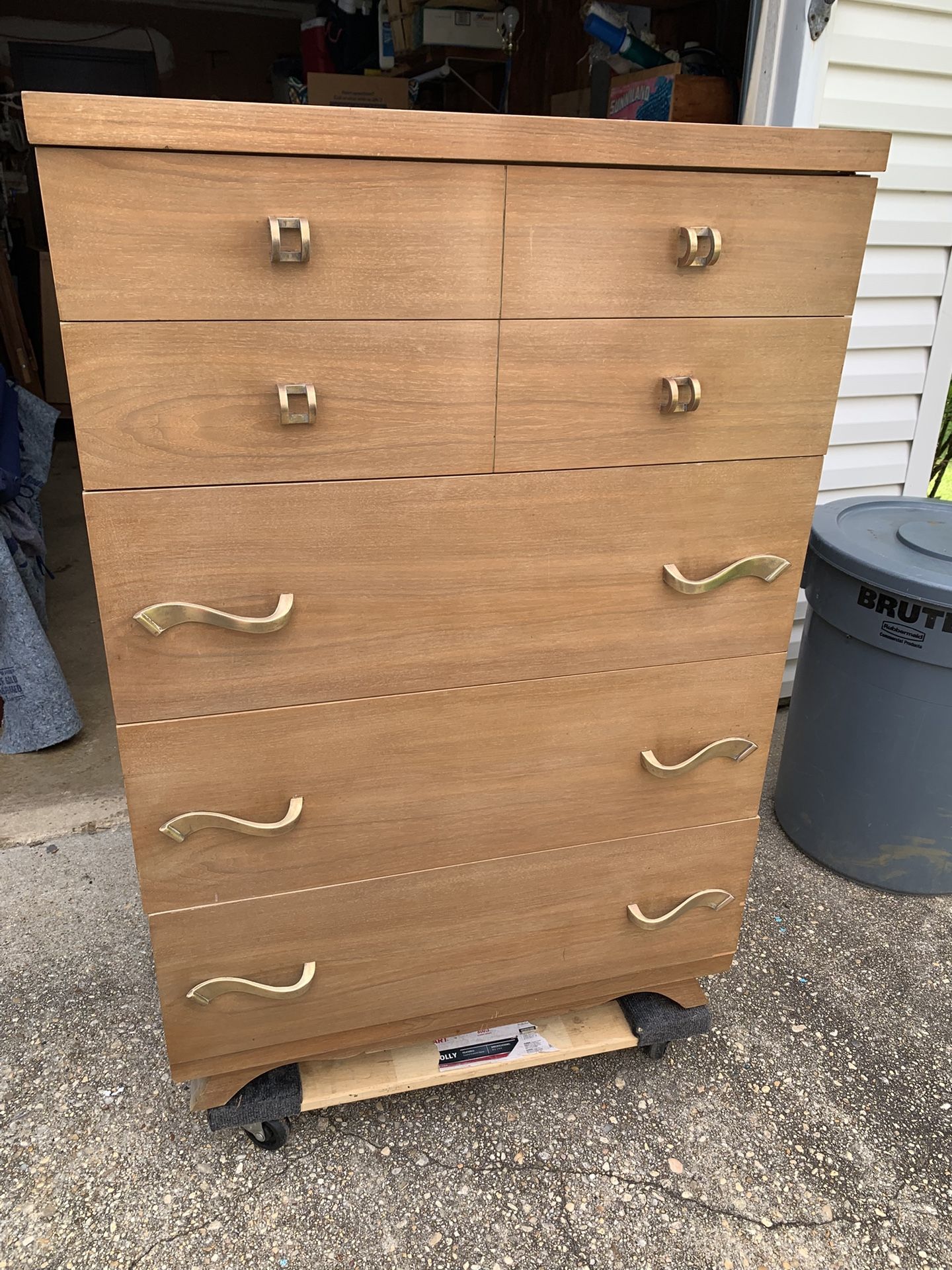 Beautiful Vintage  blond 1950 MCM Five Drawer Dresser 
