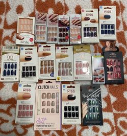 18 sets of press-on nails, brand new in packaging