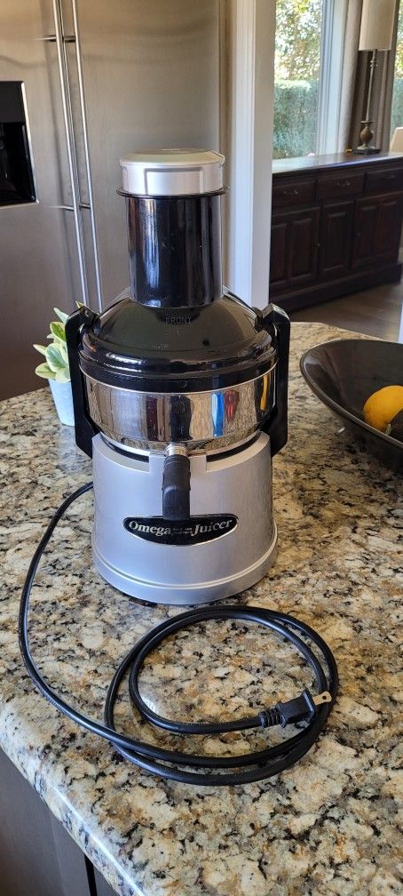 Omega Juicer