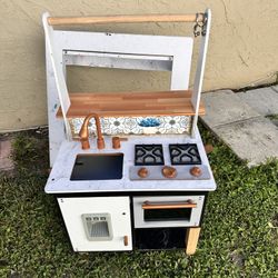 Kids Kitchen $10