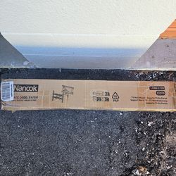 47” Long Arm Full Motion TV Wall Mount 32–75” Heavy Duty