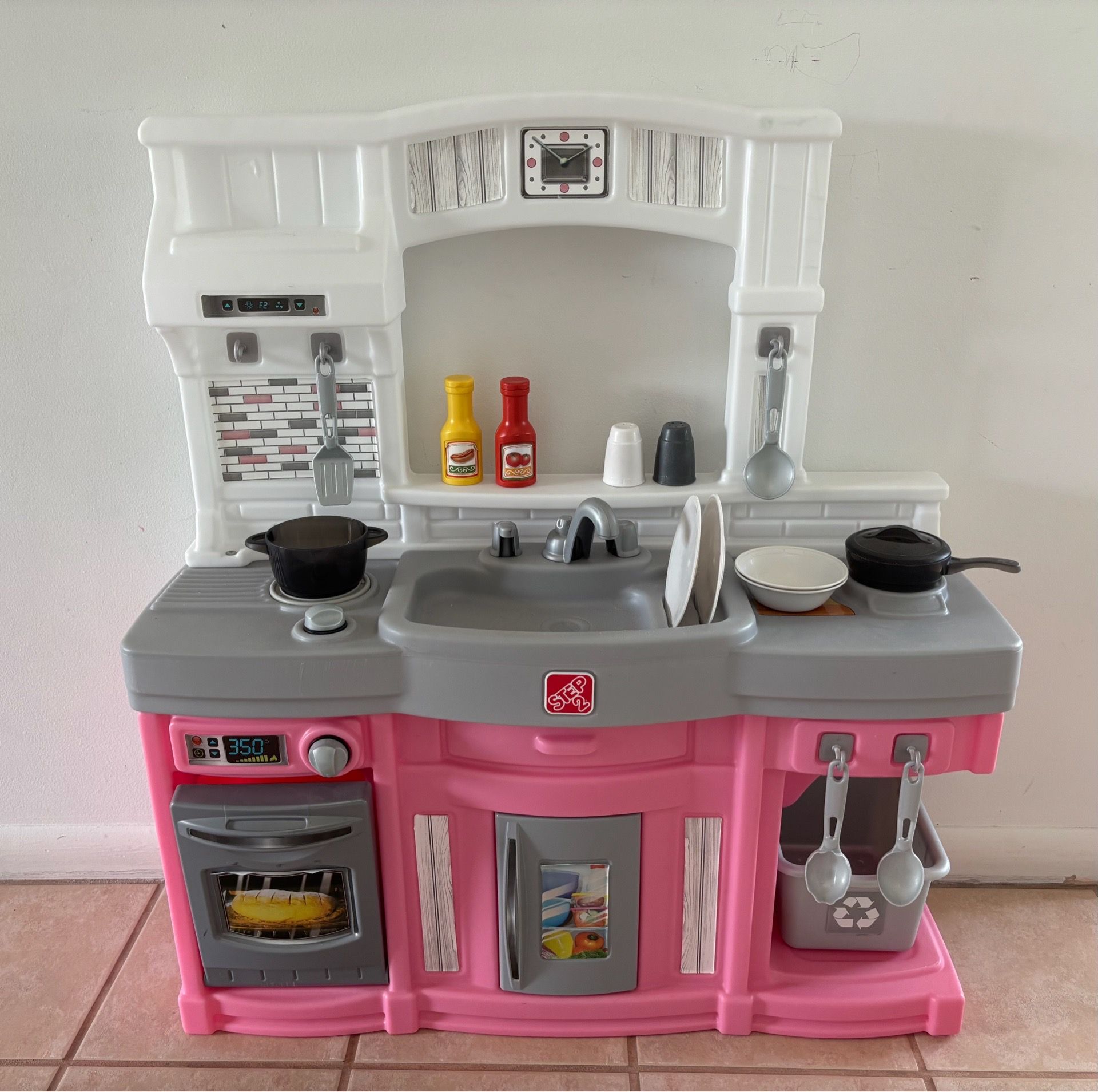 Step2 Fun with Friends Kitchen