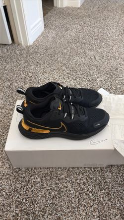 Woman’s NikeID Running Shoes