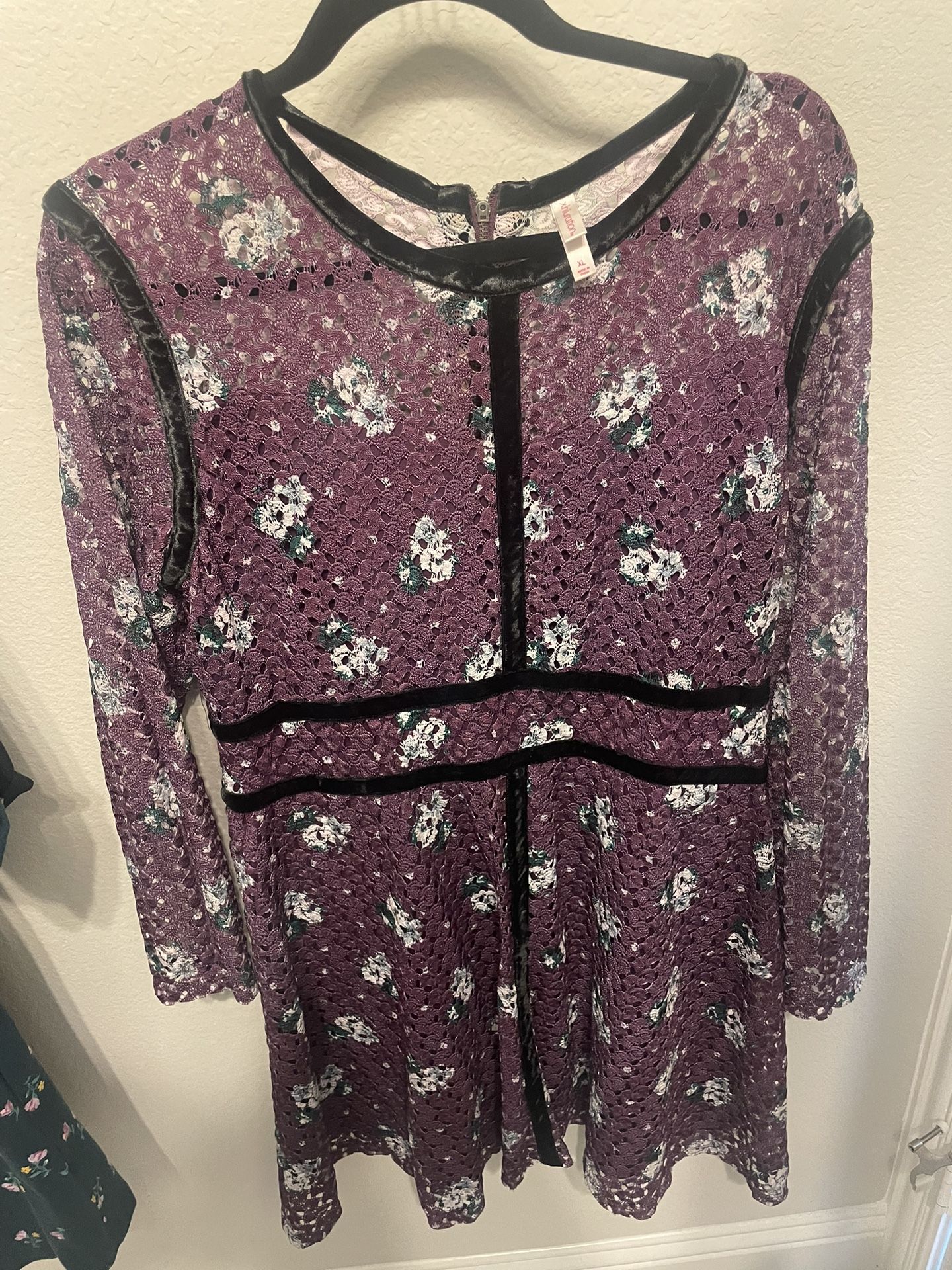 Xhilaration Women’s Purple Lace With Velvet Dress, Size Xl