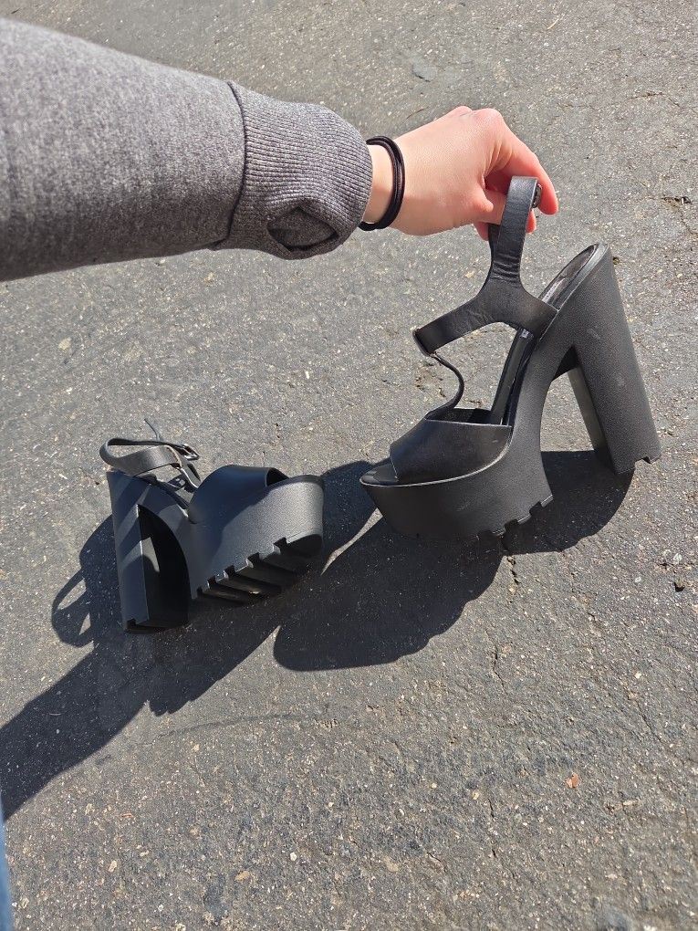 Steve Madden Chunky Black Heels 