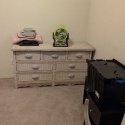 Wicker Draw With Set