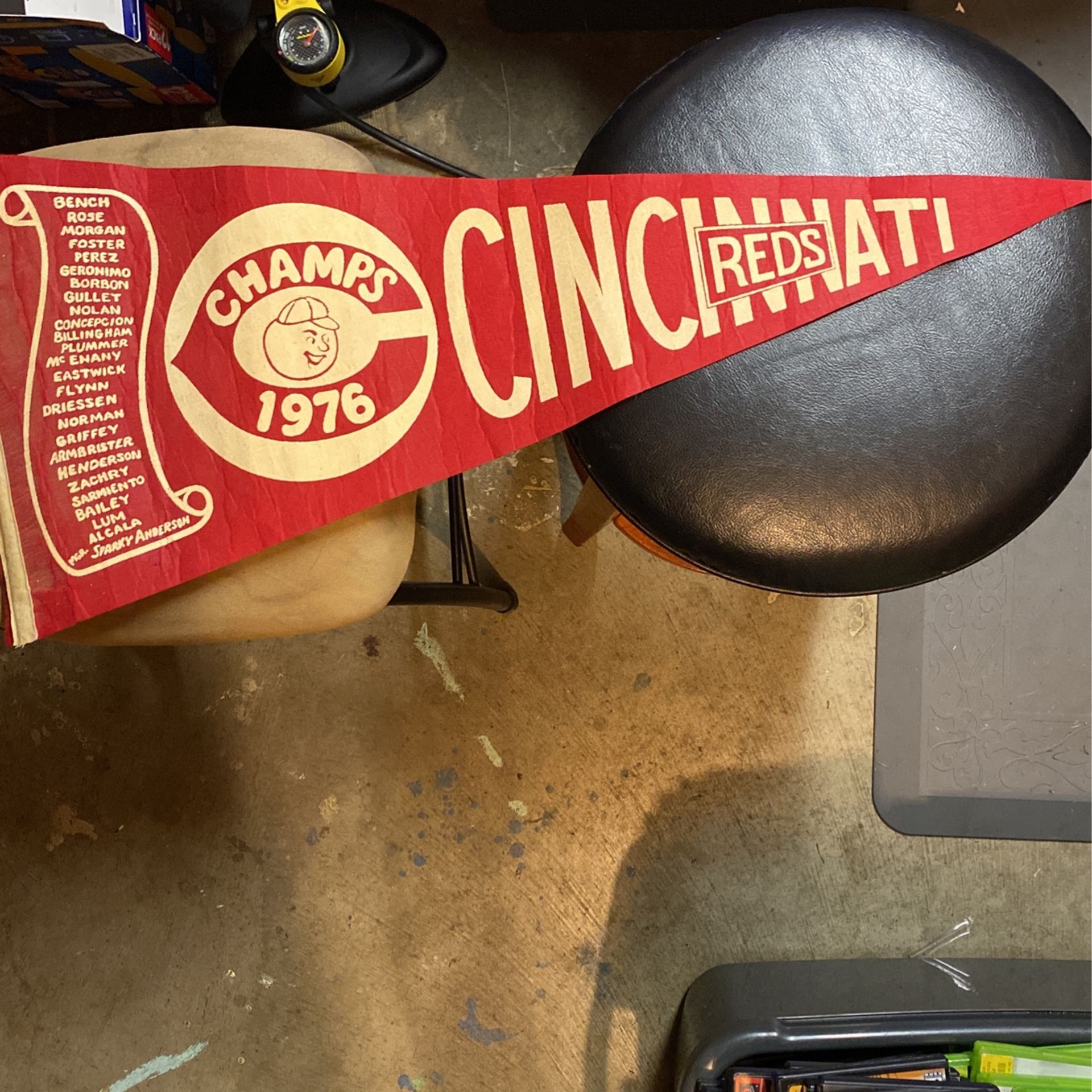 Original 1976 world champion Cincinnati Reds Pennat