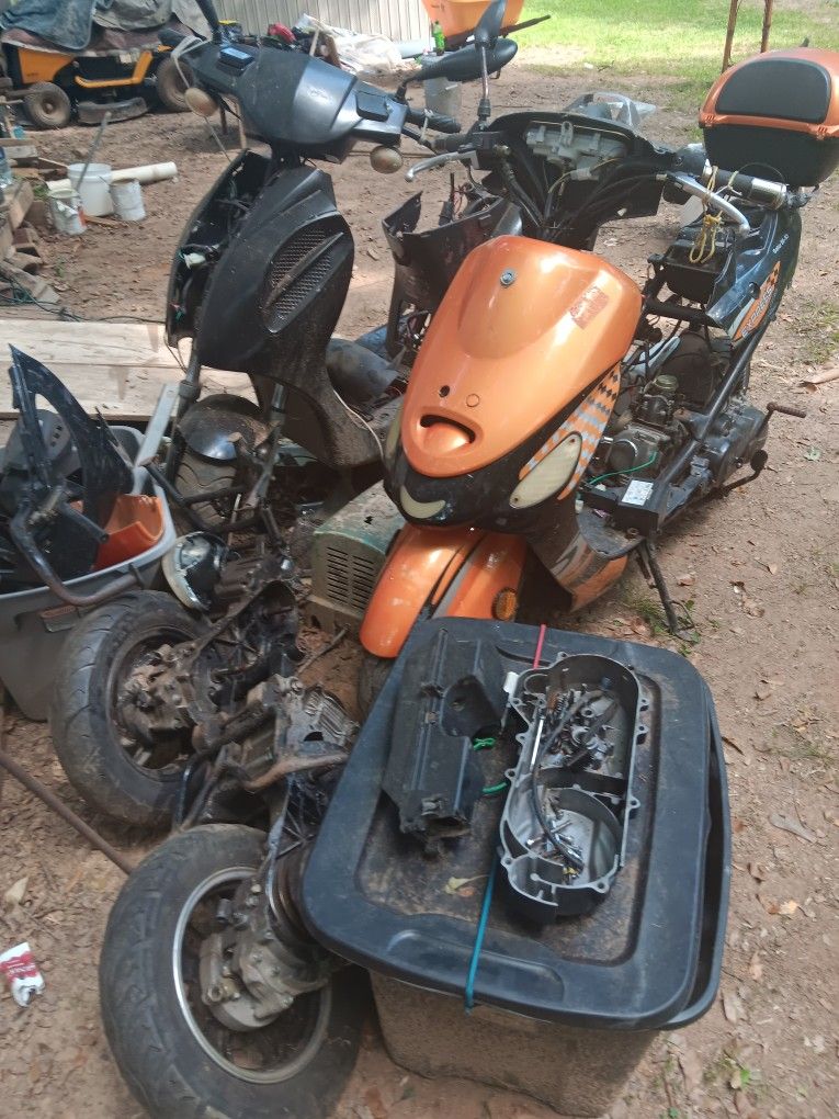 Two Mopeds Moped Parts,motors