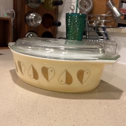 Vintage 1980s Pyrex Gold Hearts Casserole 