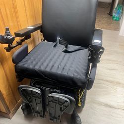 Powered Mobility Chair – Excellent Condition – iLevel Seat Lift