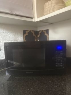 Insignia 1.1 Cu. Ft Countertop Microwave
