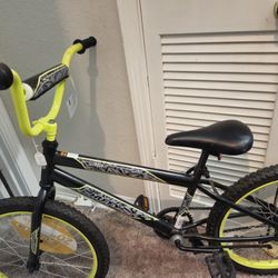 BRAND NEW HUFFY BICYCLE