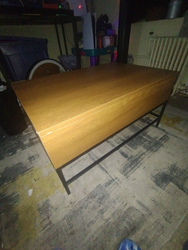 Coffee Table w Storage