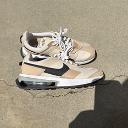 NIKe size 7