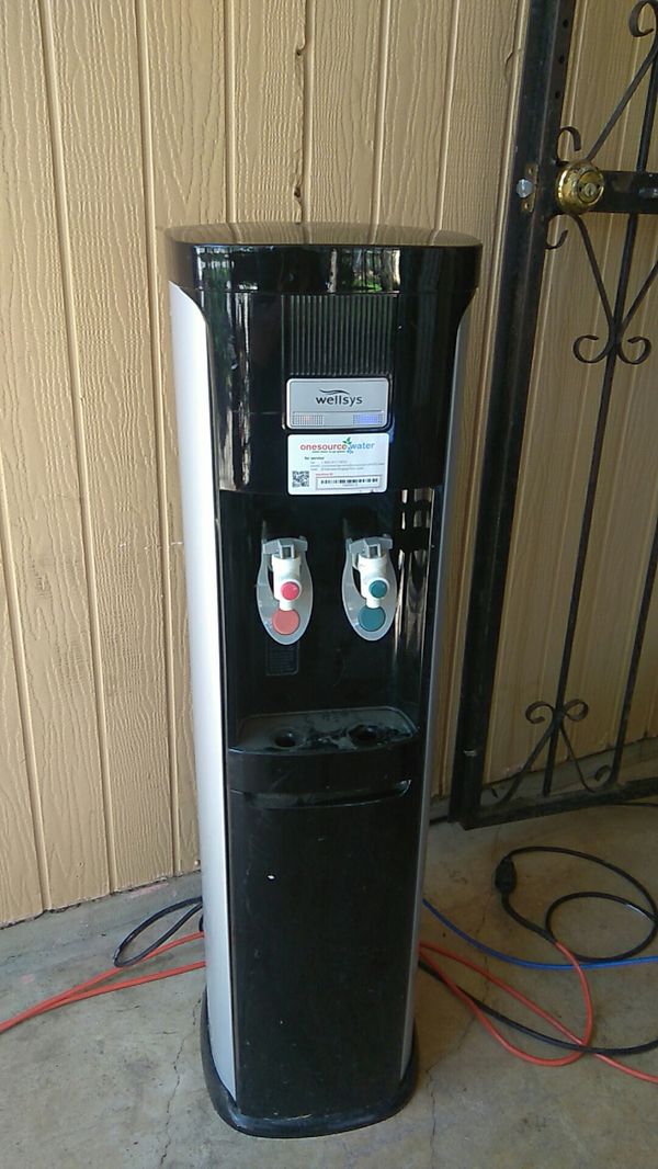 Wellsys filter hot/cold water dispenser for Sale in San Antonio, TX