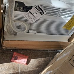 Whirlpool
8,000 BTU (DOE) 115-Volt Through-The-Wall Air Conditioner Cools 350 sq. ft. with Heater with Remote in White