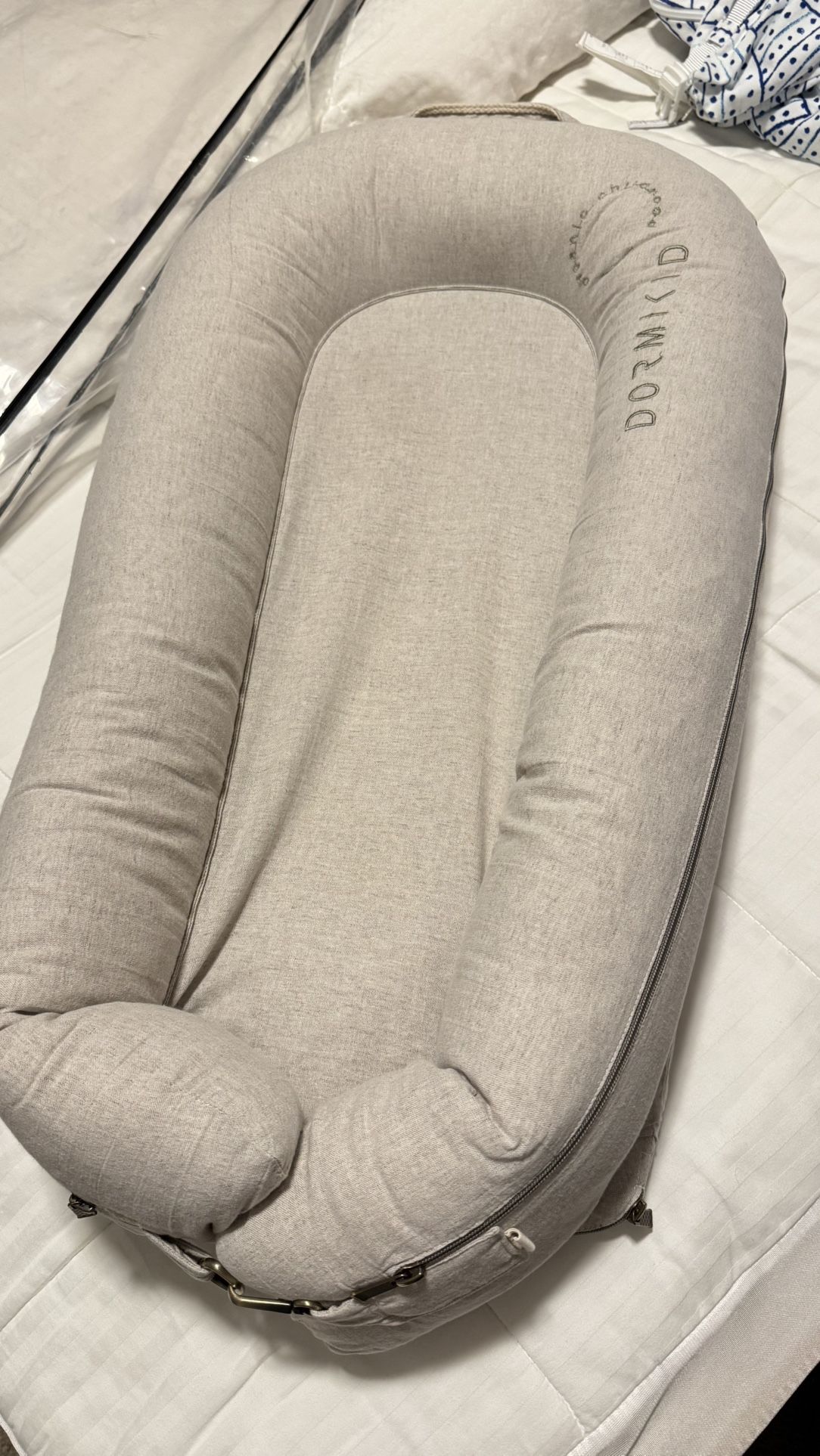 DokaTot. Baby’s Pillow. Color Beige And Extra Cover White With Blue. Infant.